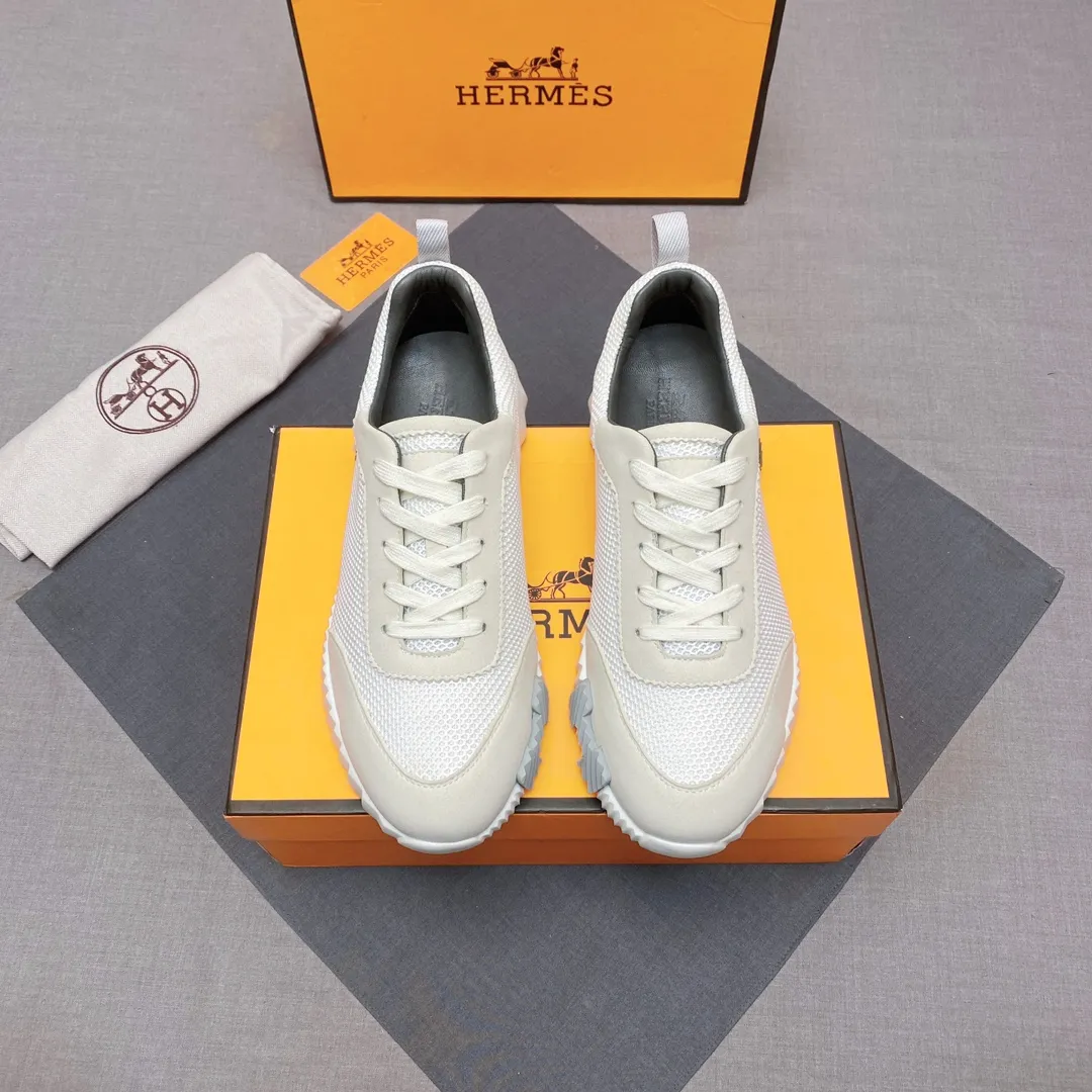 p400 Hermes Drift Sneaker flying knitted socks and sneakers. Original purchased and developed. H family men's classic series. Technical fly knitted fabrics are matched with cowhide. Socks and sneakers. Casual shoes. Sports dad shoes combine high-tech fly knitting and cowhide. H family exclusive button decoration on the side. The outsole is full of H italic design and bright colors to show vitality and continue the brand design inspiration. Stroll around the city lightly and feel free and comfortable. Exquisite packaging at the delivery counter 🛍📦 ▪️Fabric: Original custom fly weave + first-layer cowhide ▪️Inner lining: breathable lining ▪️Outsole: molded and evacuated PU+TPU material ▪️Sole thickness: 3.5CM ▪️Size: Men's 38-445 colors available No. 019